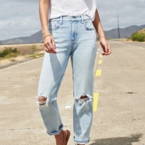 Old Navy Boyfriend Straight Distressed Light Wash Jeans 6R - Picture 1 of 11